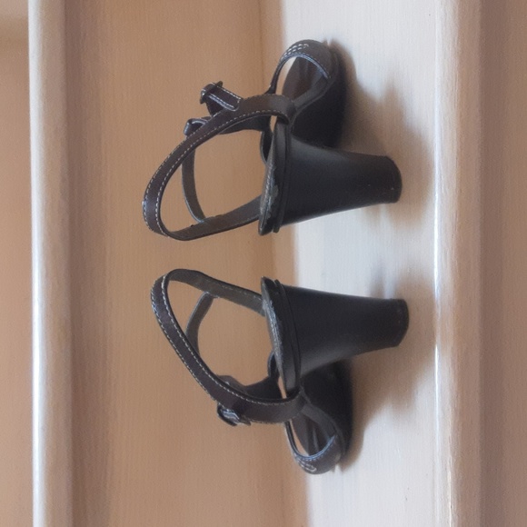 Naturalizer Sandles - Picture 3 of 4